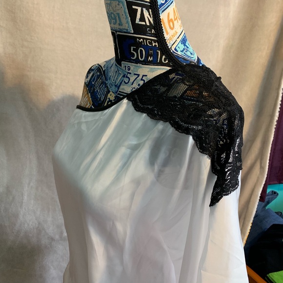 Off shoulder silky top - Picture 3 of 7